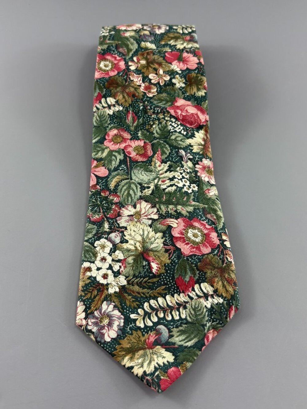 Vintage Boston Traders Green Floral Men's Tie 4" x 58"